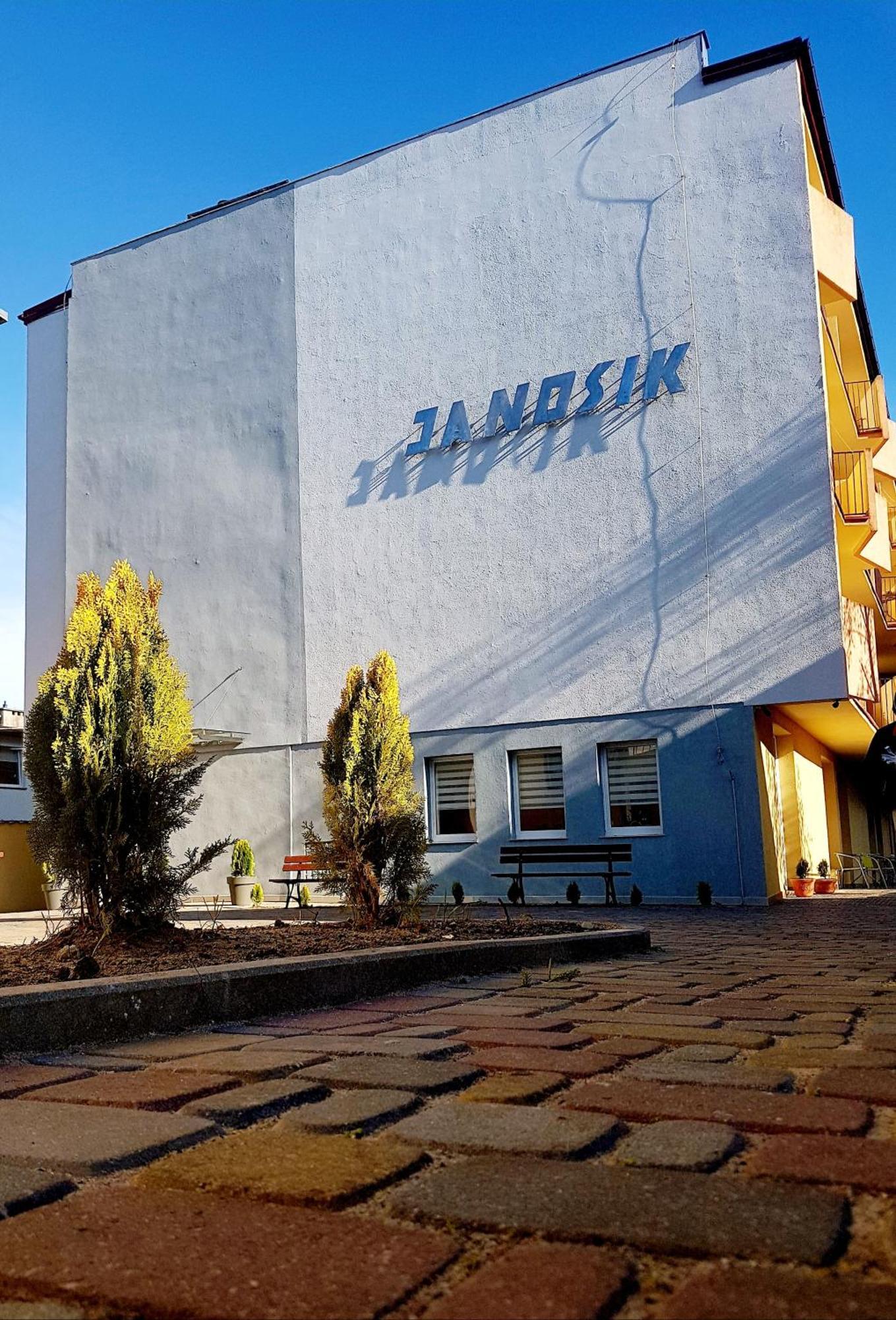O.W.W Janosik Hotel อุสตรอเนียมอร์สเกีย ภายนอก รูปภาพ